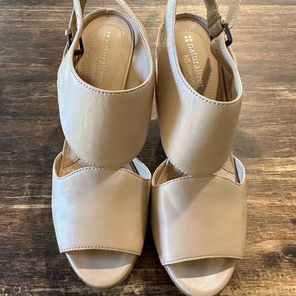 Naturalizer Nude Pumps
